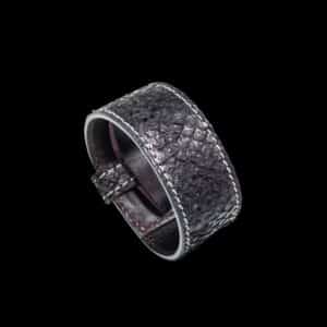 Bracelet en cuir de peau de saumon "Armilla black". 23 × 2.8 cm