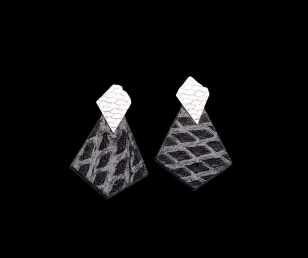 Boucles d'oreilles en cuir de peau de saumon "Black Pearl"