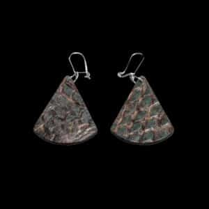 Boucles d'oreilles en cuir de peau de saumon "Classic shape Purpura"