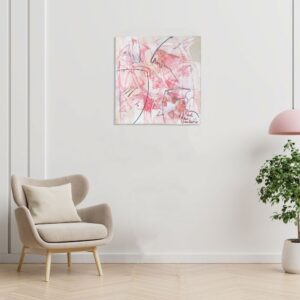 tableau caree art abstract pendu près d'une sofa et plante