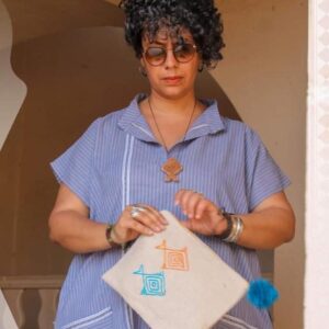 Robe courte, jebba traditionnelle à motifs berbères, bleu clair sans manches