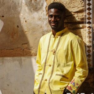 chemise traditionnelle jaune à motifs berbères