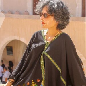 poncho traditionnel tunisien pour femme noir avec motifs berbères