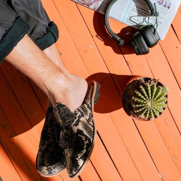 Babouches " Python " unisexes en Cuir gris foncé , balgha upcyclé