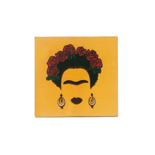 string art frida su tableau jaune