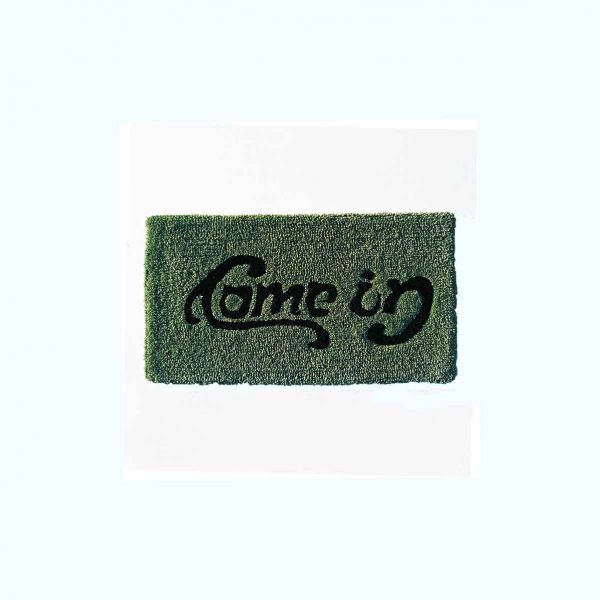 tapis de porte sur fond blanc "come in"