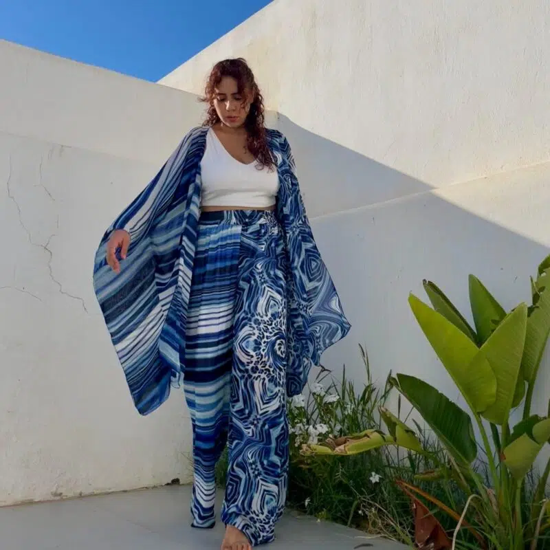 Pancho et pantalon large avec broderie sur le dos