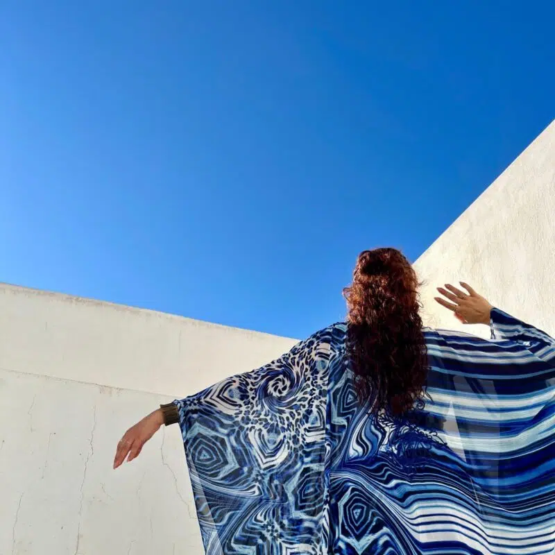 Pancho et pantalon large avec broderie sur le dos