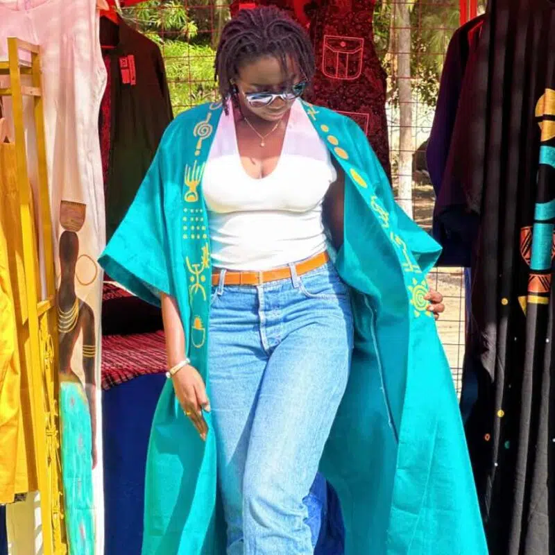 Kimono femme vert chantoum peint à la main et perlé au dos 2